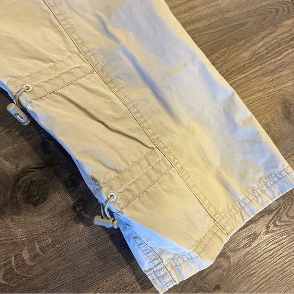 Columbia Cropped Khaki Pants Size 10 Pockets Hiking Casual Outdoors - Picture 4 of 7